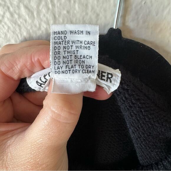 Vintage Black Acrylic Knit Pullover Sequin Sweater Size Medium - Picture 4 of 4